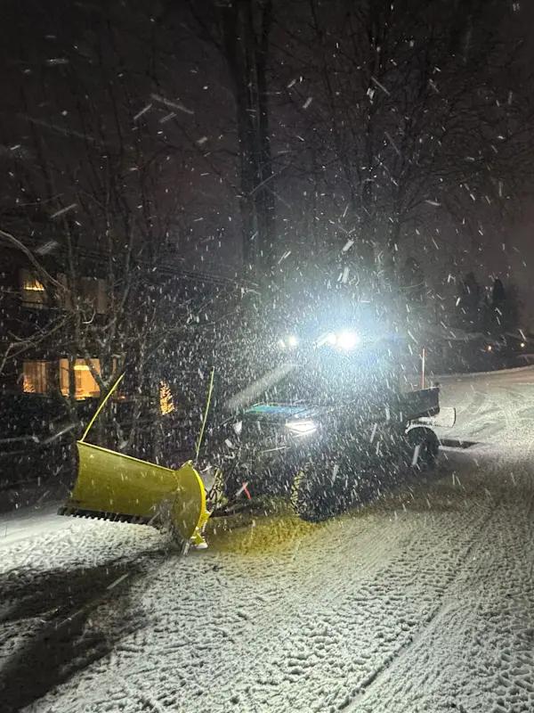 Talonmiespalvelu Hattulasta Talonmiespalvelu kattaa jokaisen vuoden ajan vaihtelevat työt aina nurmikon leikkauksesta lumitöihin.