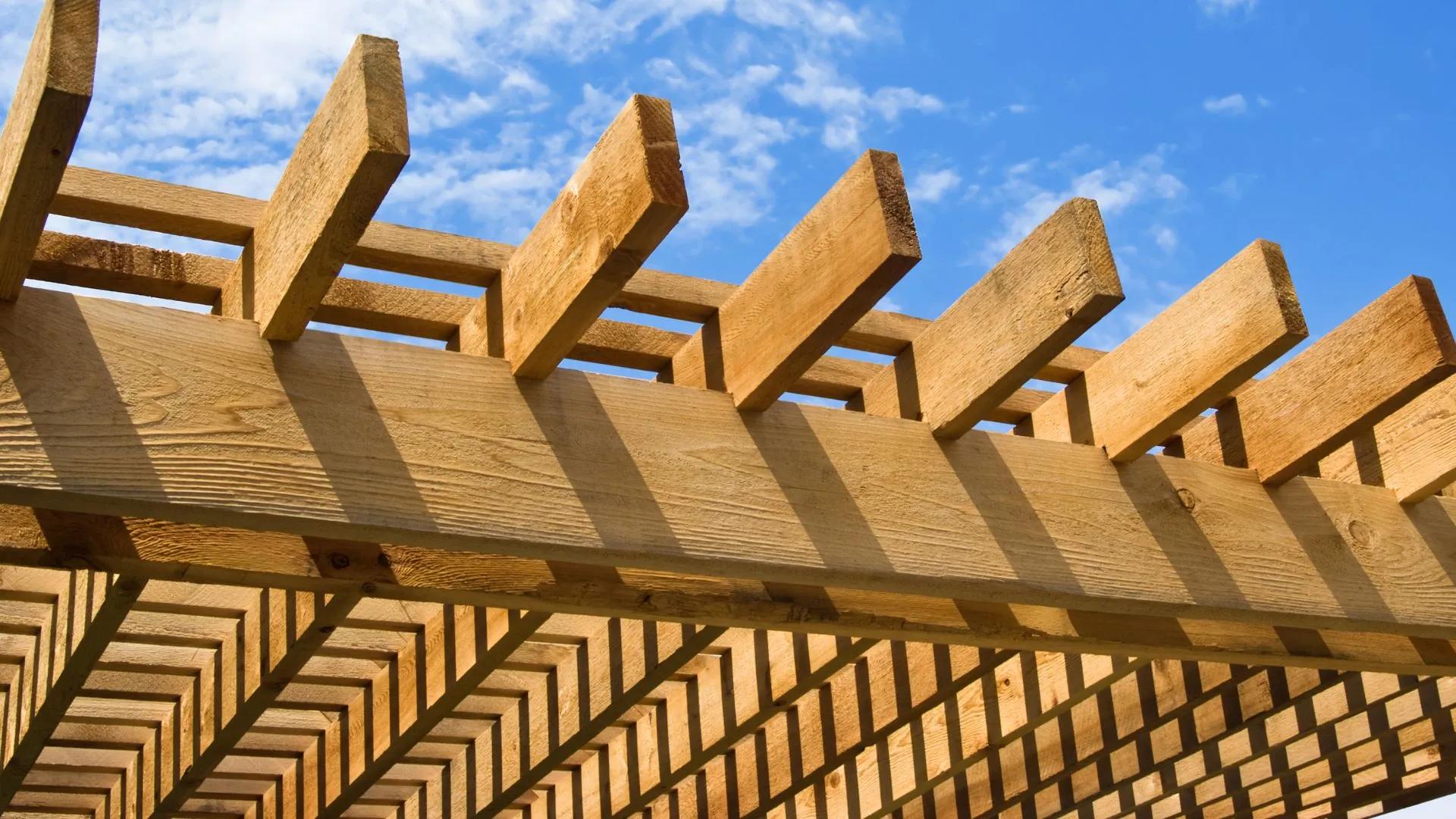 Etsitkö pergolan rakentajaa {{CITY_NAME_ELA}}? Pergolan rakentaja varmistaa, että rakennustyöt tehdään ammattitaidolla.