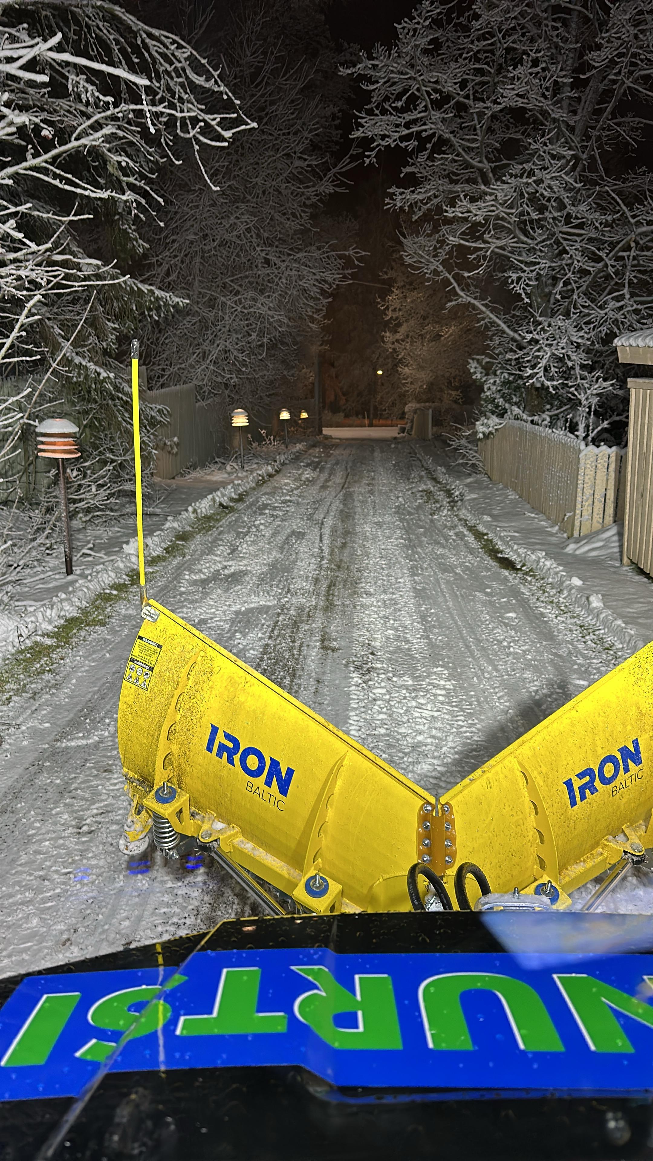 Taloyhtiön pihatyöt Helsinki Etsitkö taloyhtiölle yritystä hoitamaan pihatyöt? Helsingin paikalliset yritykset hoitavat pihatyöt tarpeitesi mukaisesti.