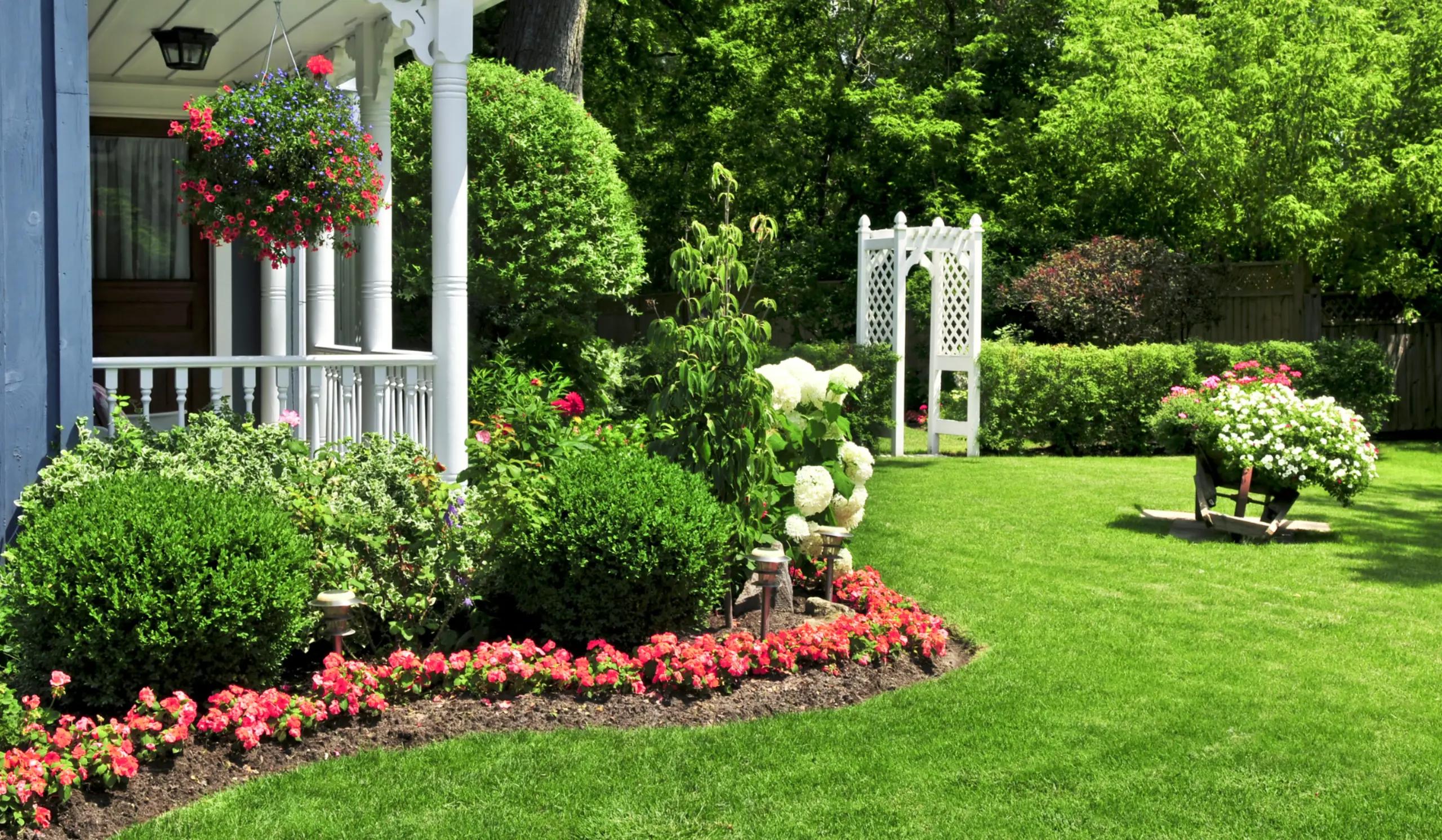 Etsitkö omakotitalon pihatöiden tekijää {{CITY_NAME_ELA}}? Omakotitalon pihatöiden tekijä varmistaa, että omakotitalon pihatyöt tulee tehdyksi ja piha pysyy huoliteltuna.